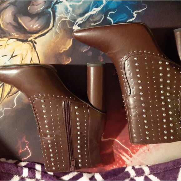 BCBGENERATION brown heel boots, size 8B - Picture 2 of 9